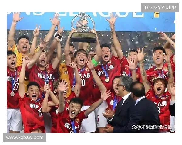 中国足球联赛新赛季揭幕战精彩纷呈 恒大与上港上演激烈对决 中国足球联赛新赛季揭幕战精彩纷呈 恒大与上港上演激烈对决