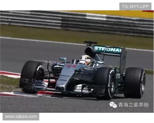 F1赛季最新动态:全球车迷热议红牛与梅赛德斯的激烈竞争 F1赛季最新动态:全球车迷热议红牛与梅赛德斯的激烈竞争