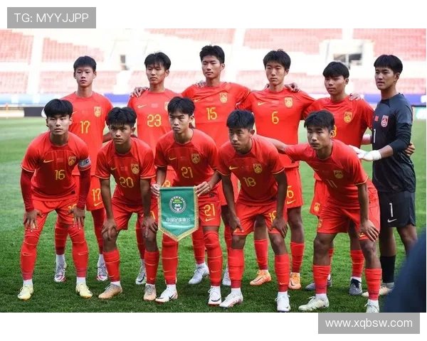 中国男足备战世界杯预选赛 新主帅亮相训练场全力提升球队战术水平 中国男足备战世界杯预选赛 新主帅亮相训练场全力提升球队战术水平