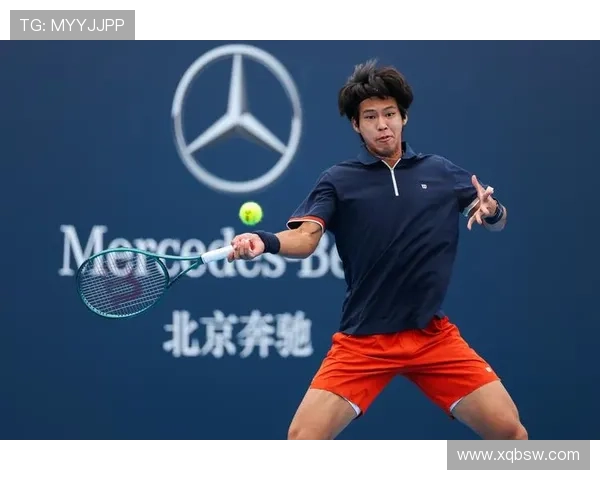 网球赛事激烈争夺 世界顶级选手迎接全新挑战 展现极致球技